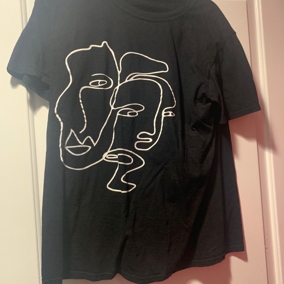 Nasty Gal Tops - Black t shirt with faces outline